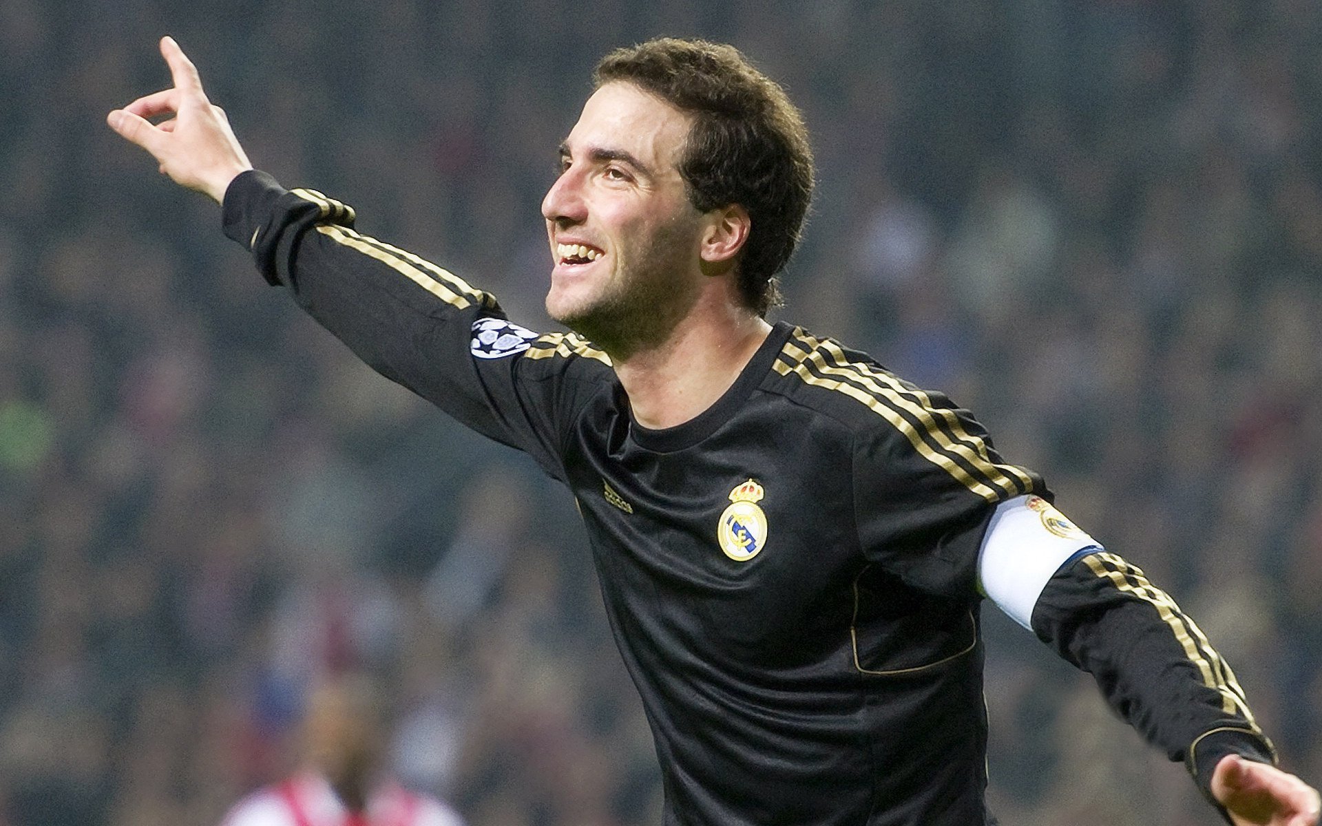 巴尔韦德教科书级演出，F1街道赛之夜的战术艺术与唯一性