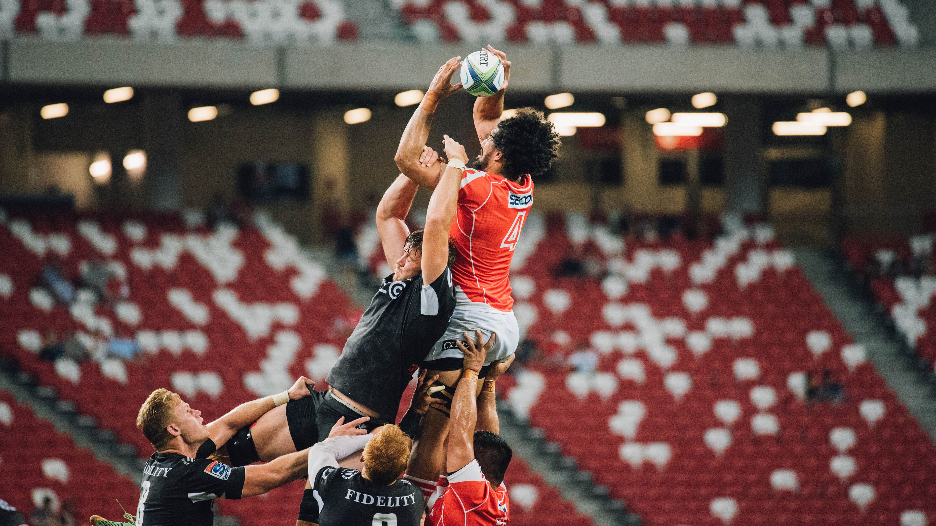 开云官网-雄鹿式压制，从NBA到英超的争冠启示